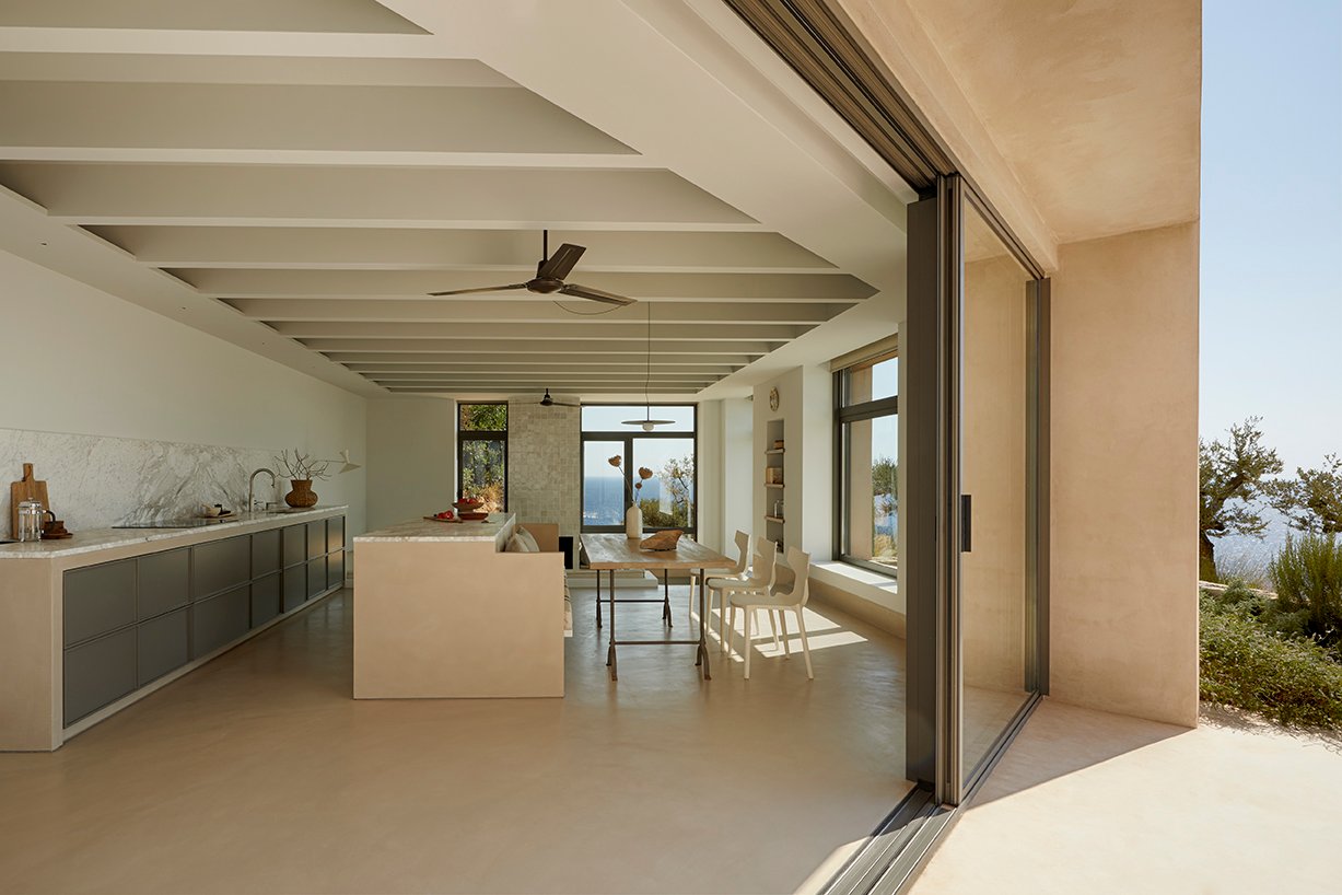 Open-plan living room with sliding glass to the terrace, Horizon House